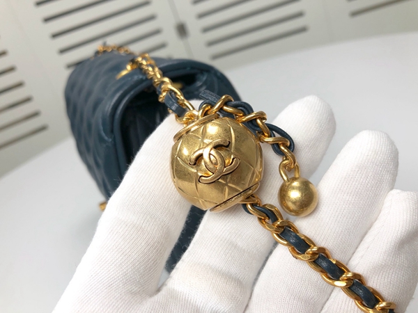 シャネルバッグ素材ディテール